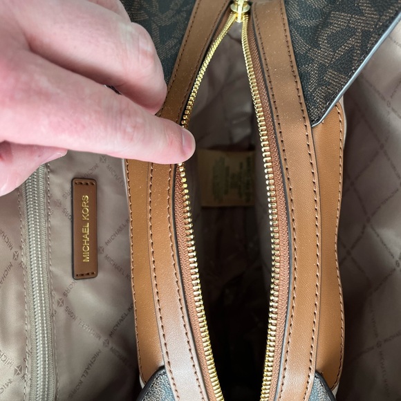 Michael Kors Raven Dark Brown Monogram Large Shoulder Tote - Picture 5 of 6